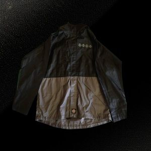 Independent truck co
Nylon hoodie